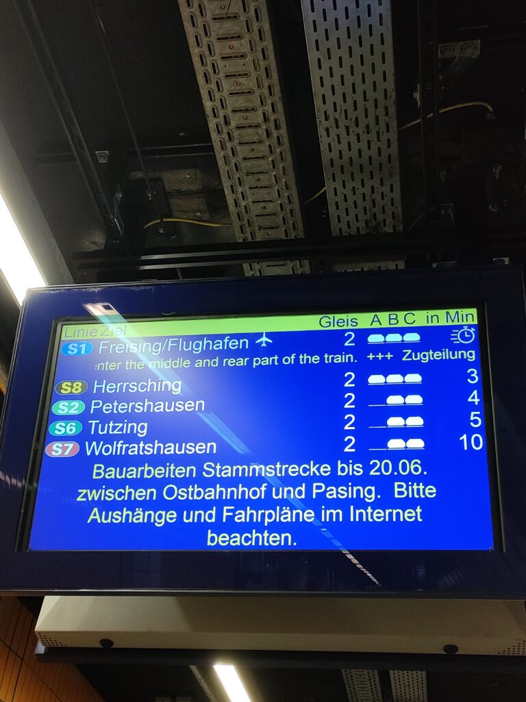 ドイツ地下鉄の電光掲示板