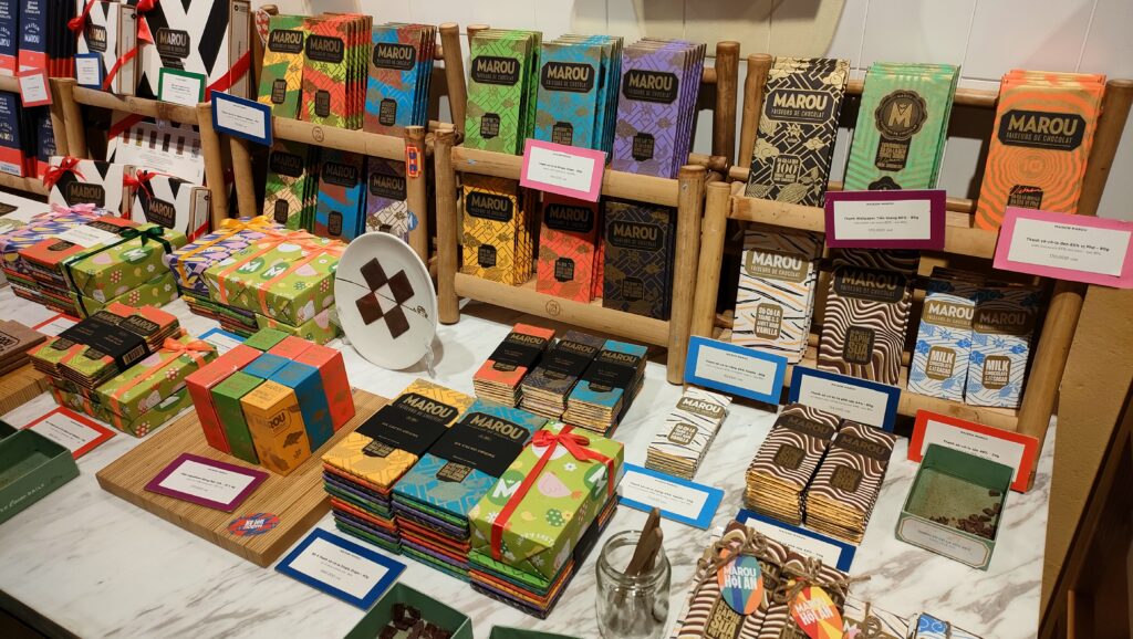 ベトナムの有名チョコレートブランドMarou（マルゥ）のチョコレート陳列棚