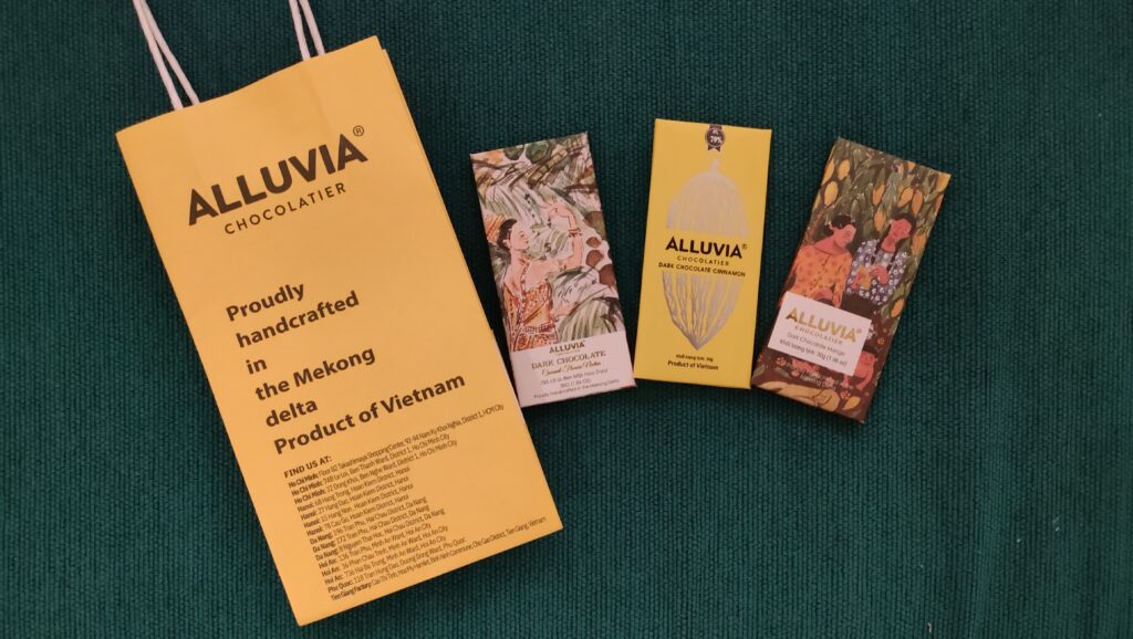 ALLUVIA（アルヴィア）のショップ袋とチョコレート｜女子旅のお土産に人気のベトナムチョコ