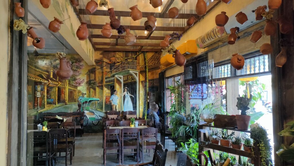 Út Tịch Caféの店内の様子