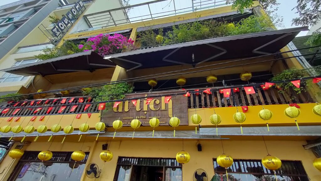 ダナン・ハン市場近くにあるÚt Tịch Caféの外観